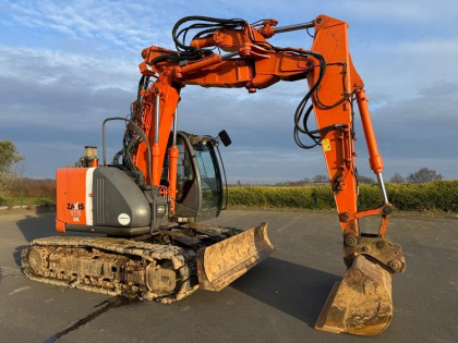 Hitachi ZX 135 US-3