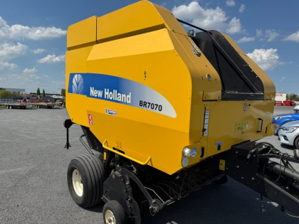 New Holland BR 7070